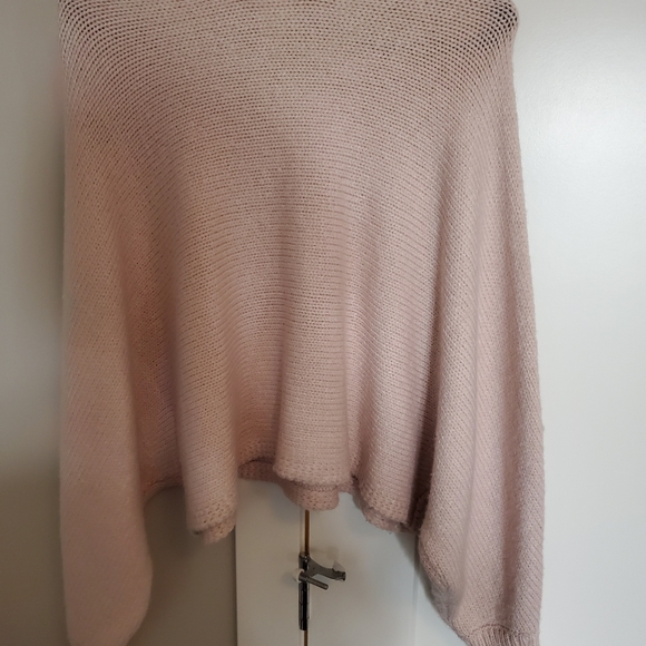 ‼️SALE ‼️GARAGE SWEATER - Picture 3 of 3